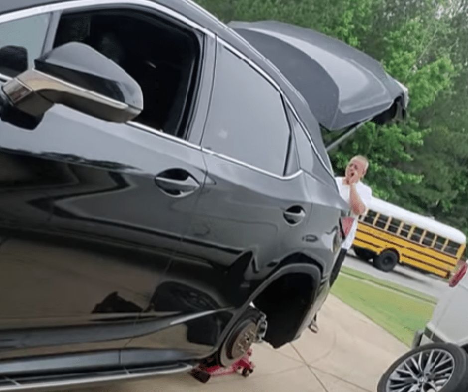 Flat Tire Changing Assistance for Highway Emergencies in Midtown Atlanta - Midtown Atlanta Mobile Tire Repair